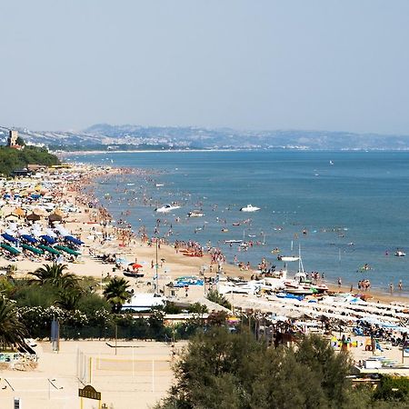 Zaffiro Luxury Silvi Vacanza Silvi Marina Buitenkant foto